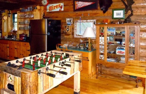 Columbia Falls House | Log Cabin on Spoon Lake Near Glacier National Park