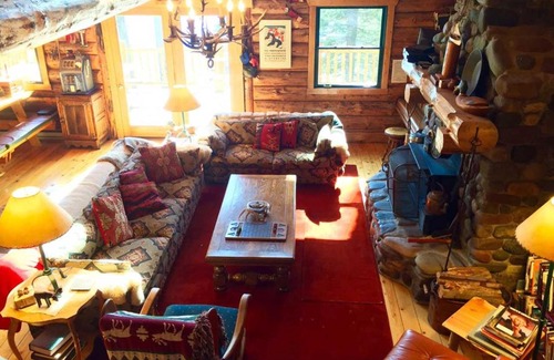 Columbia Falls House | Log Cabin on Spoon Lake Near Glacier National Park