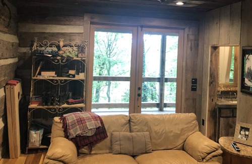Bowling Green House | Log Cabin Overlooking the River - 1 Mile from Beech Bend Raceway