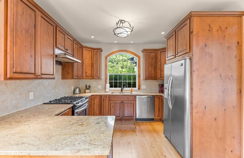 Ellicottville Ski Chalet | 🏡 Log Cabin Stay w/Sauna, Hot Tub + Games Room – Close to Town!