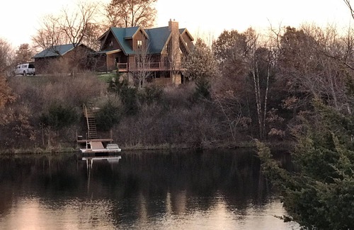 Pilot Grove House | Log cabin staycation for families! Beautiful country setting.