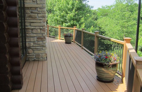 Pilot Grove House | Log cabin staycation for families! Beautiful country setting.