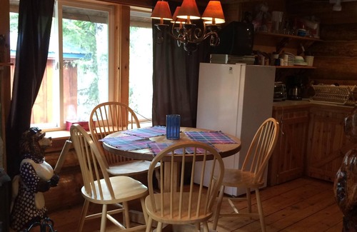 Sterling Cabin | Log Cabin W Bedroom Loft, Seperate private Bath House and Boat House