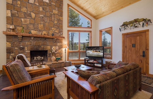 Bayfield House | Log Home with Lake & Mountain Views - Pool Table, Big Deck, Dogs OK