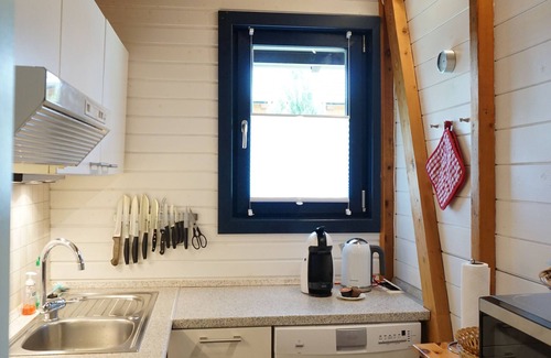 Damp House | Log house with large garden - WiFi included - only 5 minutes to the beach
