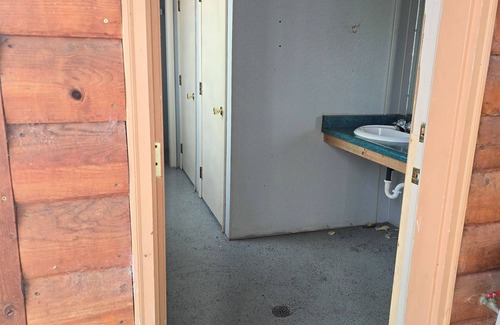 Monticello Cabin | Log Sleeping Cabin West