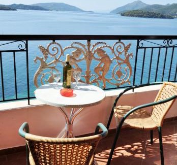 Perigiali Apartment | Logan's Beach Hotel