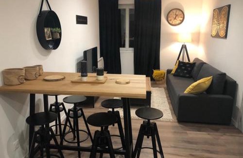 Brive-la-Gaillarde Apartment | Logement à Brive proche centre-ville et campagne - climatisation, Wifi, coin exterieur et parking privés