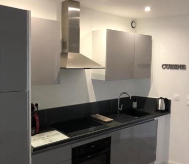 Brive-la-Gaillarde Apartment | Logement à Brive proche centre-ville et campagne - climatisation, Wifi, coin exterieur et parking privés