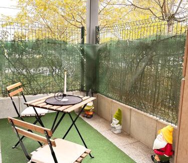 Poteries Apartment | Logement 2 pièces cosy avec parking privé