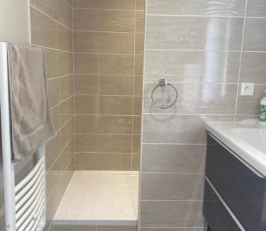 Rouge-Perriers Apartment | Logement au calme avec piscine en saison