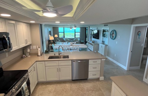 Sanibel Condo | LOGGERHEAD CAY 501 Unobstructed Amazing Ocean view nQueen & Twin in Spare room