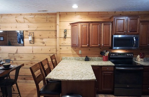 Snowshoe House | Loggers Run 5 BR Townhome: 3 1/2 Bath Slope side access to Upper Flume(Green)