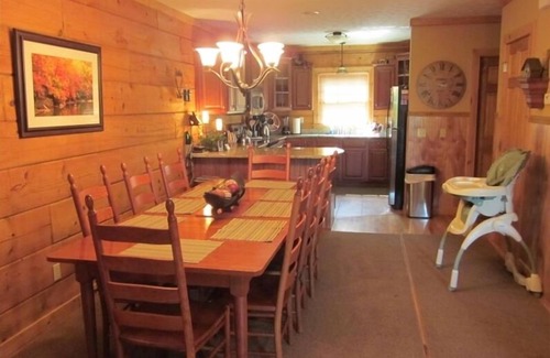 Snowshoe House | Loggers Run - True Ski-in/Out Sleeps 14 Hot Tub & Garage
