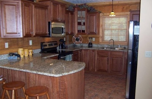 Snowshoe House | Loggers Run - True Ski-in/Out Sleeps 14 Hot Tub & Garage