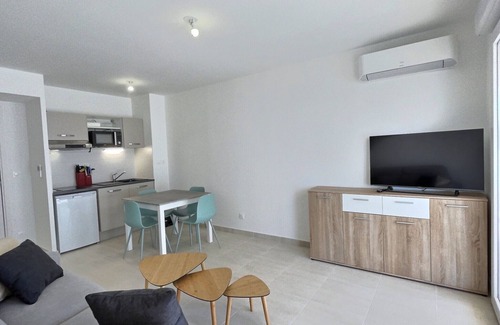 Serignan Apartment | LOGGIA VERDE -Spacious and bright apartment in a residence 450m from the sea. (ref 351177)