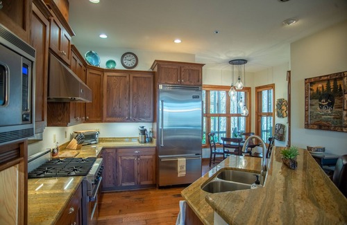 Burnsville Villa | Logging Horse Landing- Private Club Access