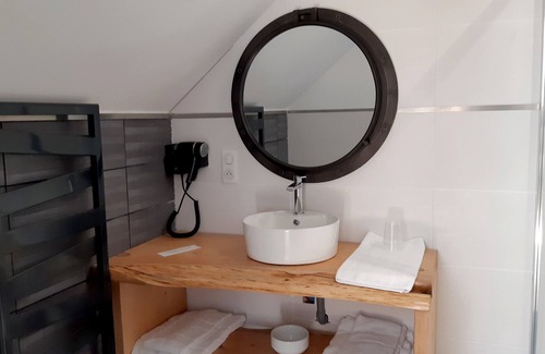 Inguiniel Hotel | Logis Auberge de Pont Calleck
