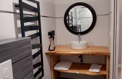Inguiniel Hotel | Logis Auberge de Pont Calleck