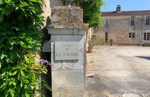 Saint-Hilaire-des-Loges Bed & Breakfast | Logis de La Touche
