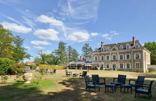 Salbris Hotel | Logis Domaine De Valaudran