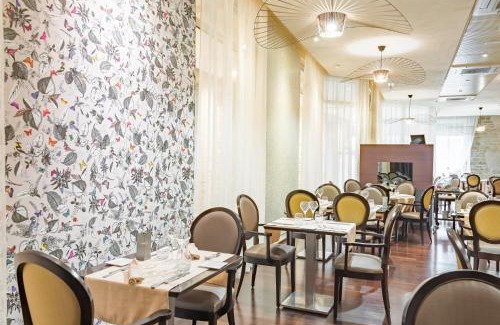 Salins-les-Bains Hotel | Logis Grand Hôtel Des Bains