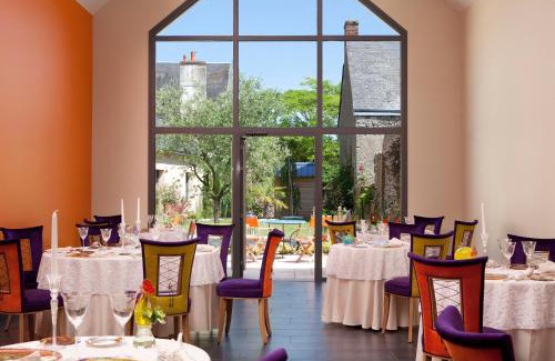 Oucques Hotel | Logis hôtel Ô en Couleur