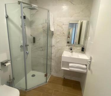 Libourne Hotel | Logis Hôtel de la Tour Libourne