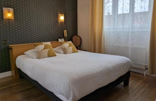 Mont-pres-Chambord Hotel | Logis Hôtel Le Saint Florent