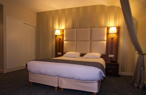 Combourg Hotel | Logis Hotel du Chateau