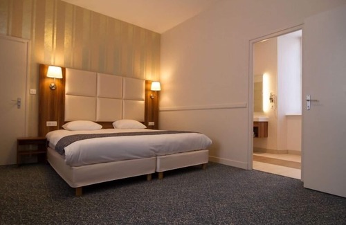 Combourg Hotel | Logis Hotel du Chateau