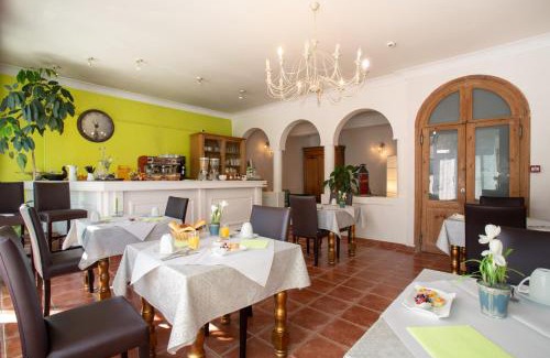 Gaillac Hotel | Logis Hotel L'Occitan 2 étoiles