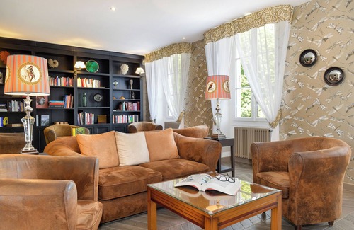 Salbris Hotel | Logis Le Domaine De Valaudran