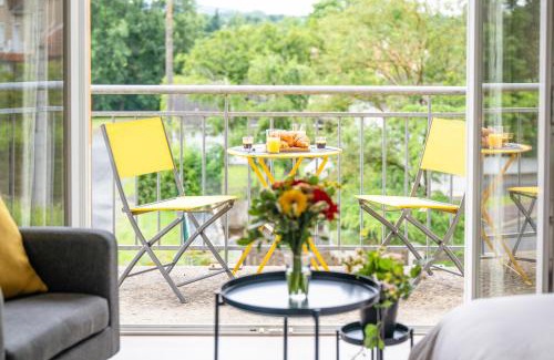 Chatellerault Apartment | Logis Verde à 5 minutes de l'autoroute A10, balcon & parking privé