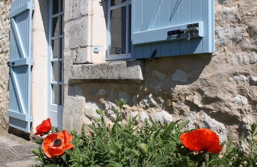 Vernoil-le-Fourrier Cottage | Loire Valley cottage near Saumur, peaceful but close to village amenities.