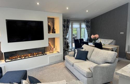 South Lakeland Leisure Village House | Loluke Lodge on The Lake