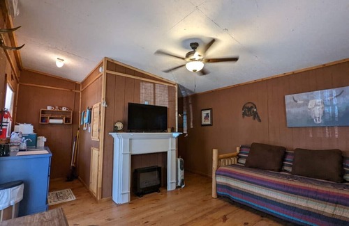 Canton Cabin | Lonesome Dove Near First Monday Trade Days