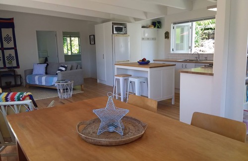 Coromandel House | Long Bay Hideaway - Close to Beach-Boat Ramp-Walks. Internet/Sky/Pet Friendly.