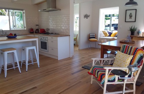 Coromandel House | Long Bay Hideaway - Close to Beach-Boat Ramp-Walks. Internet/Sky/Pet Friendly.