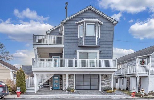 Long Beach House | Long Beach, Long Island! Halloween and October Limited Specials! Steps to Beach