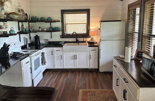 Mammoth Spring Cabin | Long Deck Tree House