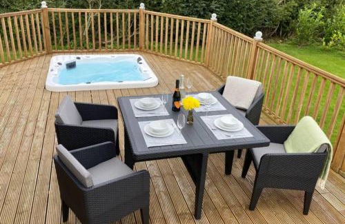 Malton Apartment | Long Meadow Lodge with Hot Tub