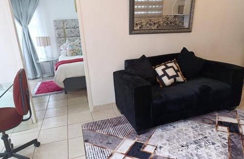 Greater Johannesburg Metropolitan Area Apartment | Long on Hill