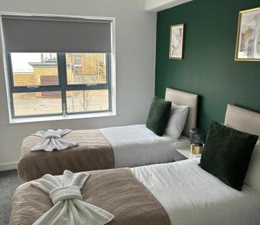 Colchester Apartment | Long Stay - Free Parking - Contractors - Train Station - Students
