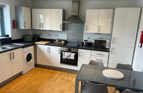Colchester Apartment | Long Stay - Free Parking - Contractors - Train Station - Students