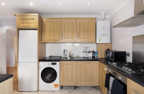 Oakleigh Apartment | Long-Term Large Penthouse/Golf course/