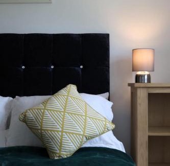 Trowbridge House | Longscroft Lodge - Sleeps 4