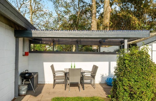 Skyum House | Look forward to a wonderful vacation in this vacation home with green surroundings and sea view.