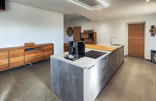 Roujan House | Look forward to an unforgettable vacation in this modern vacation home with pool.
