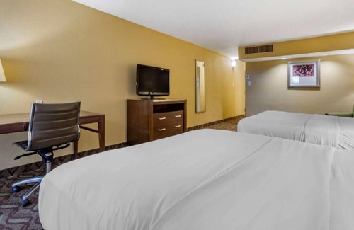 Roswell House | Look No More! 2 Convenient Units, Free Breakfast, Near Delta West Park